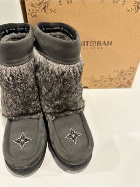 Manitobah’s Mukluks Suede Fur-Trim Beaded Waterproof Short Boots - Gray